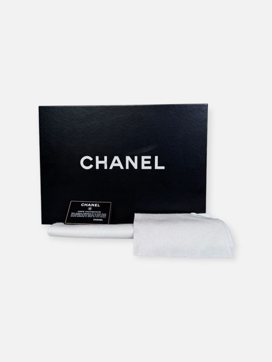 Chanel medium black ghw