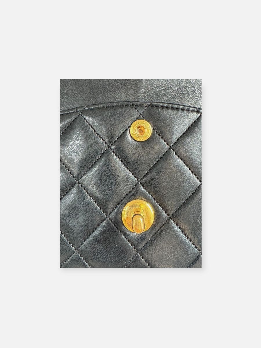 Chanel medium 25