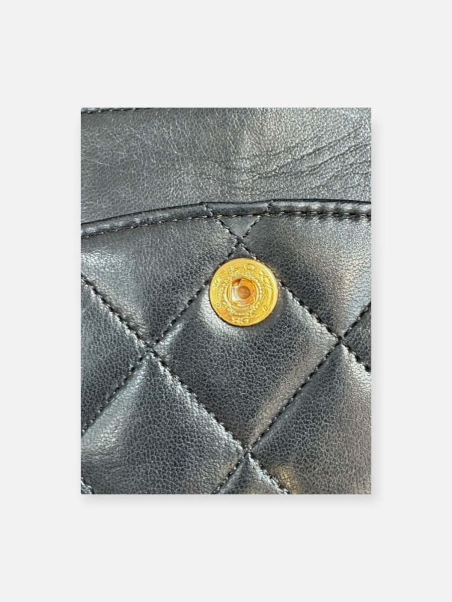 Chanel medium 25
