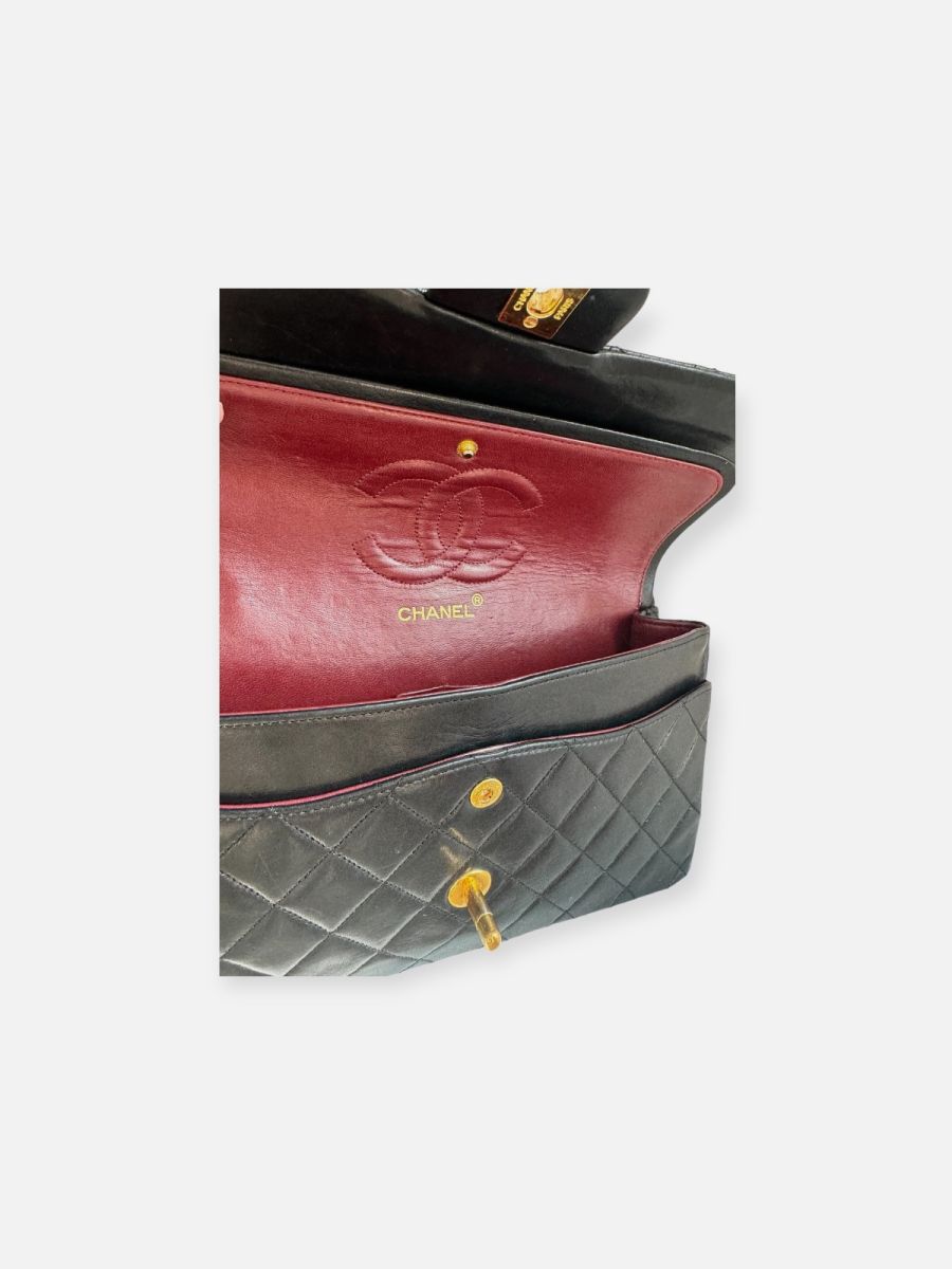Chanel medium 25