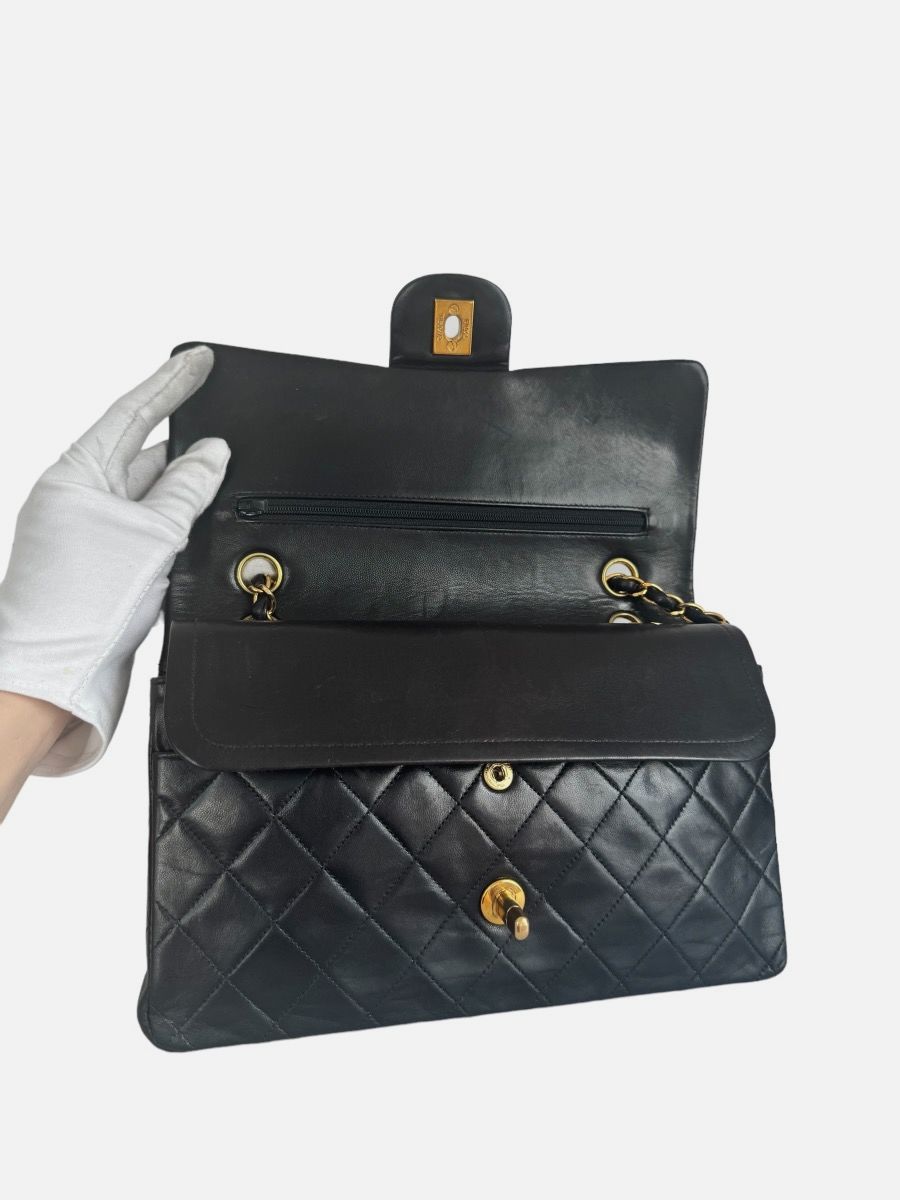 Chanel medium 25 