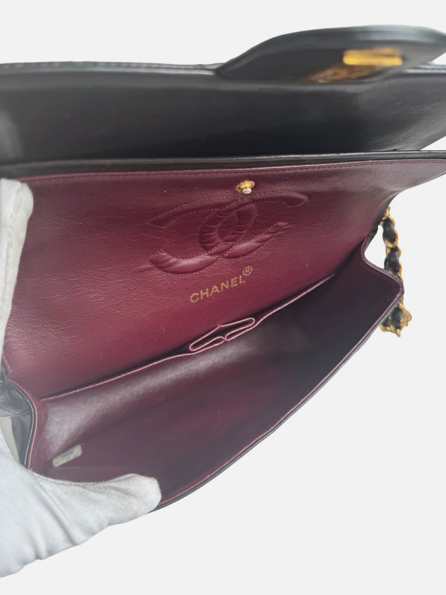 Chanel medium 25 