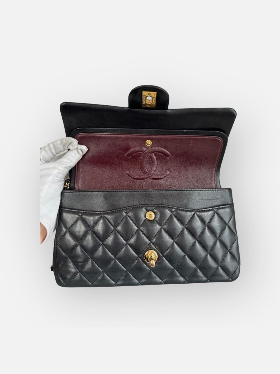 Chanel medium 25