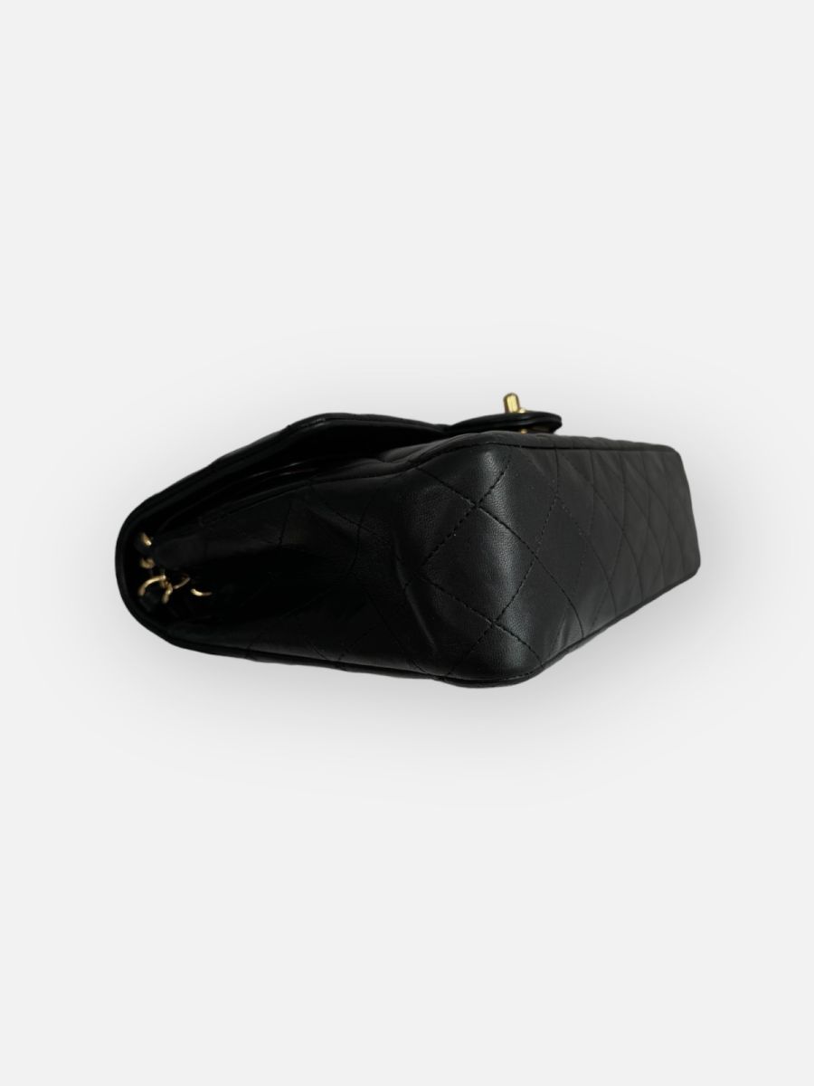 Chanel medium 25