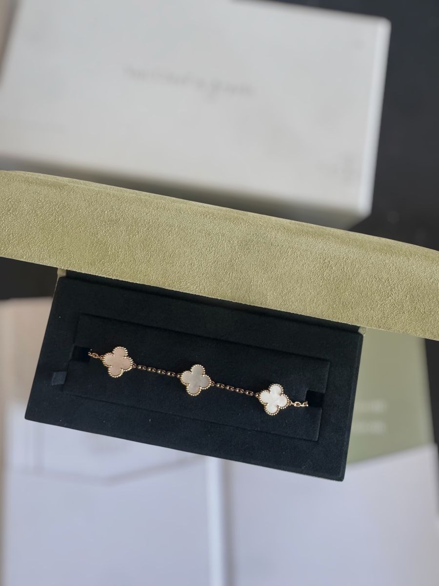 Van Cleef Arpels MOP 5 motif bracelet